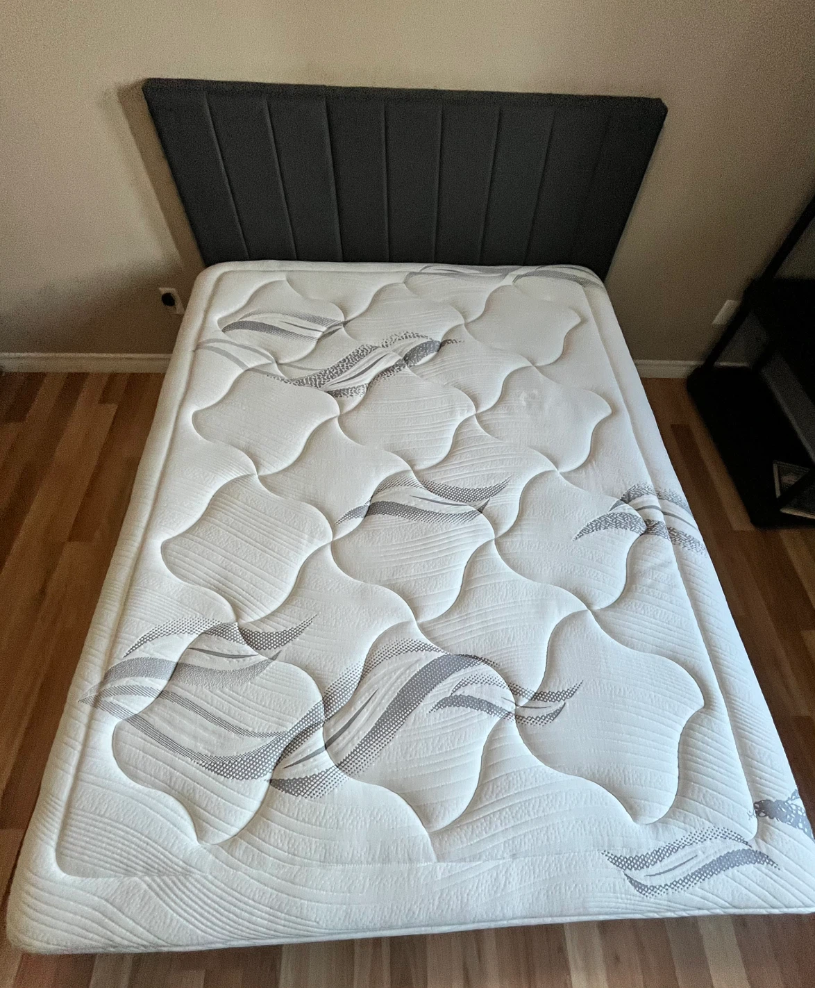 Zinus 12” Queen Memory Foam Mattress - For Sale - photo 3