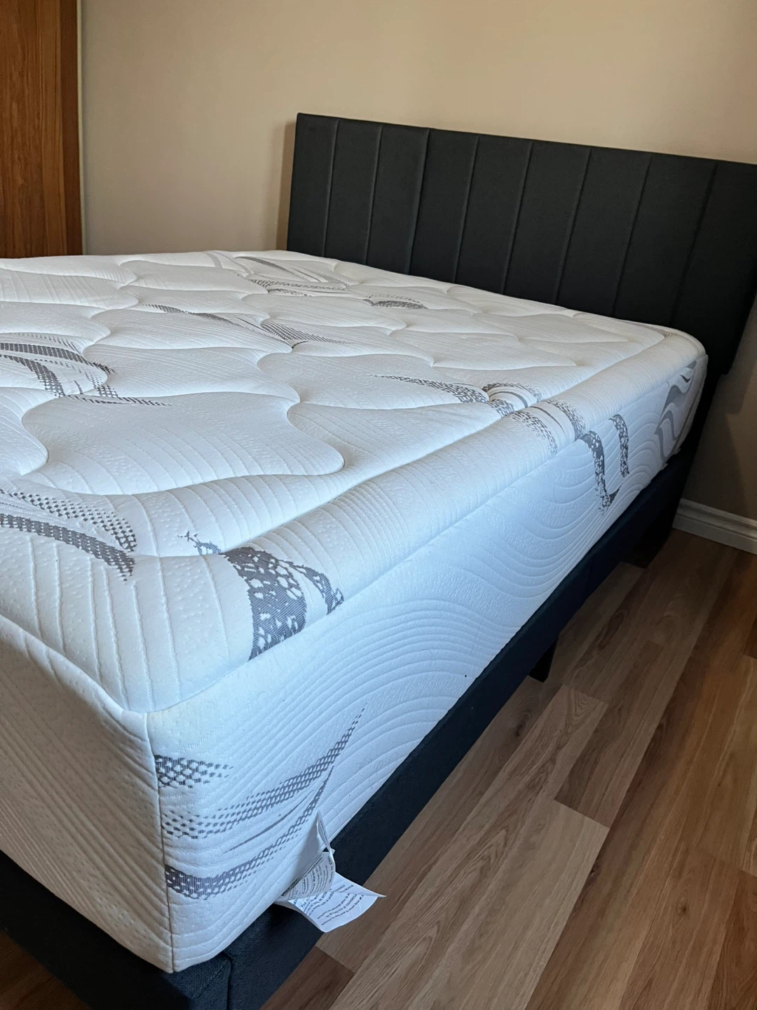 Zinus 12” Queen Memory Foam Mattress - For Sale - photo 4