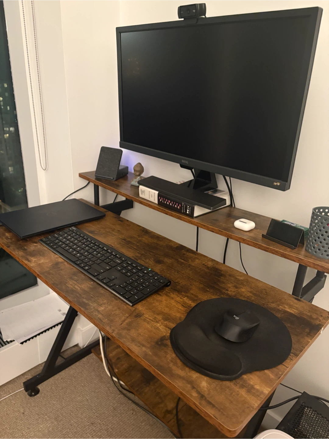 Desk - photo 2
