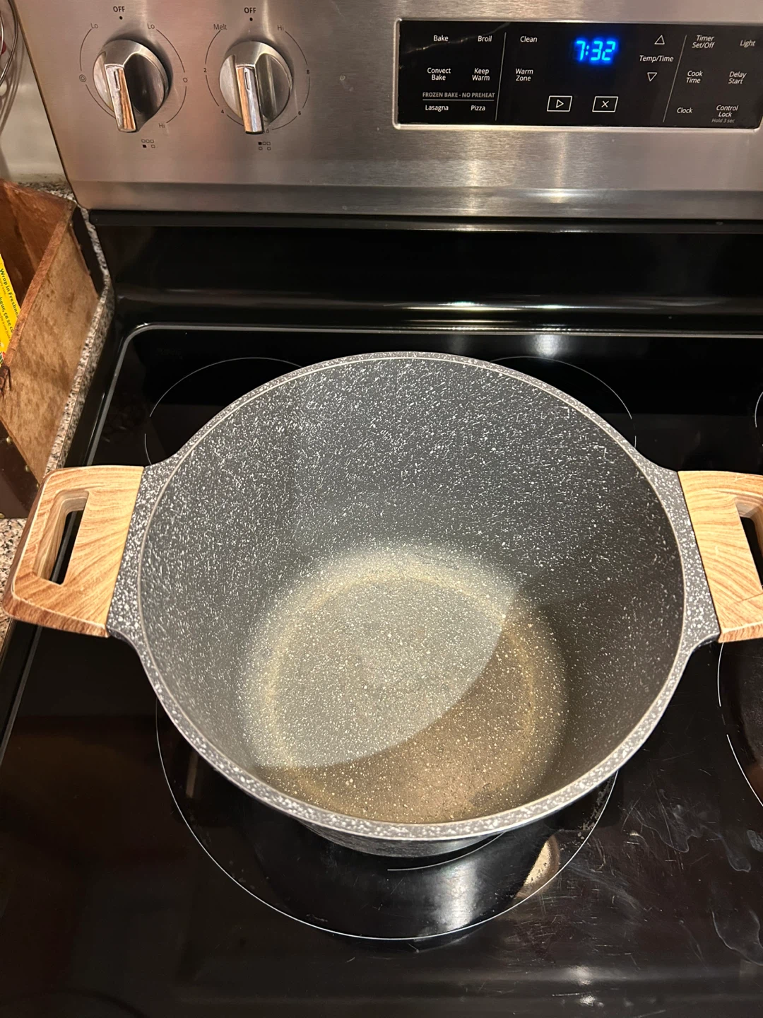 Stone Effect Cooking Pot with Lid