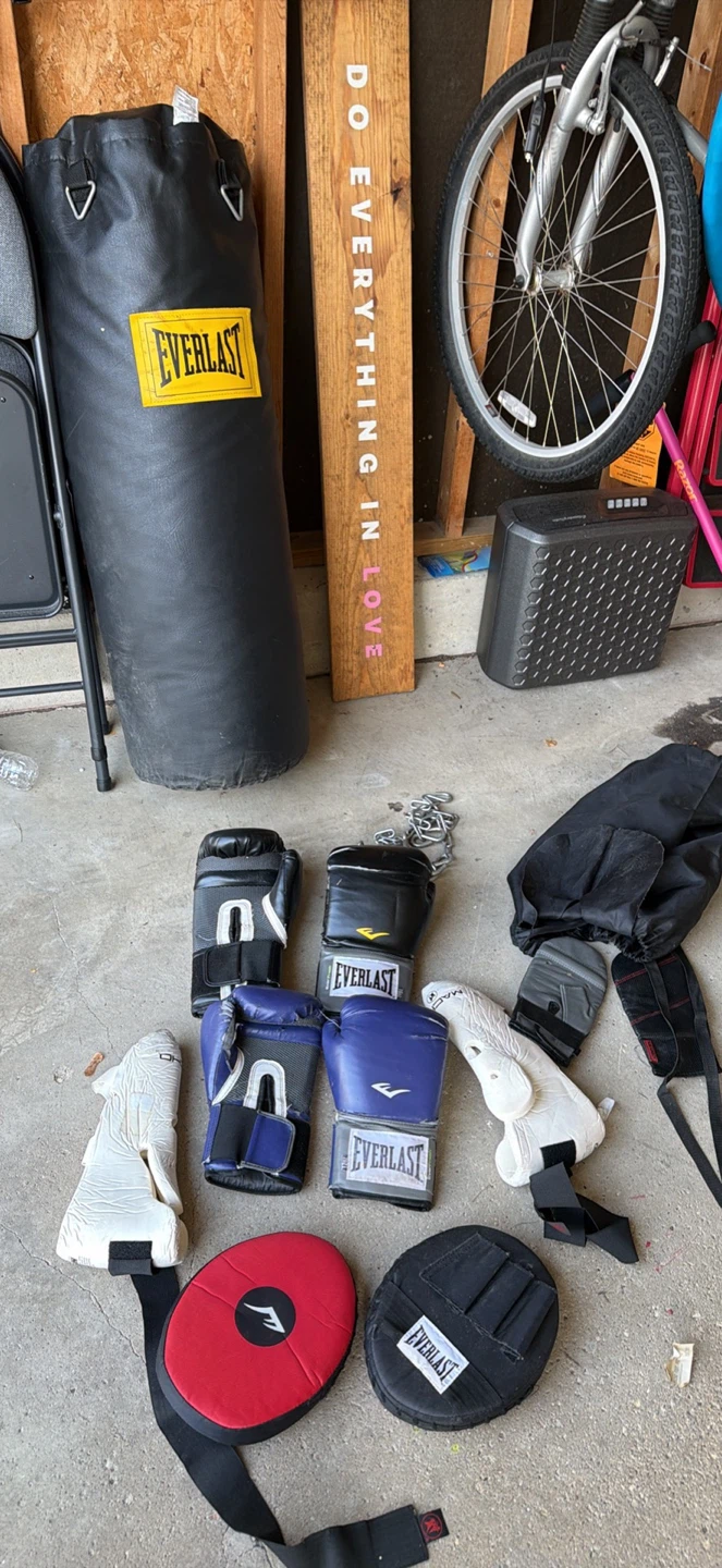Everlast Boxing Set with Punching Bag