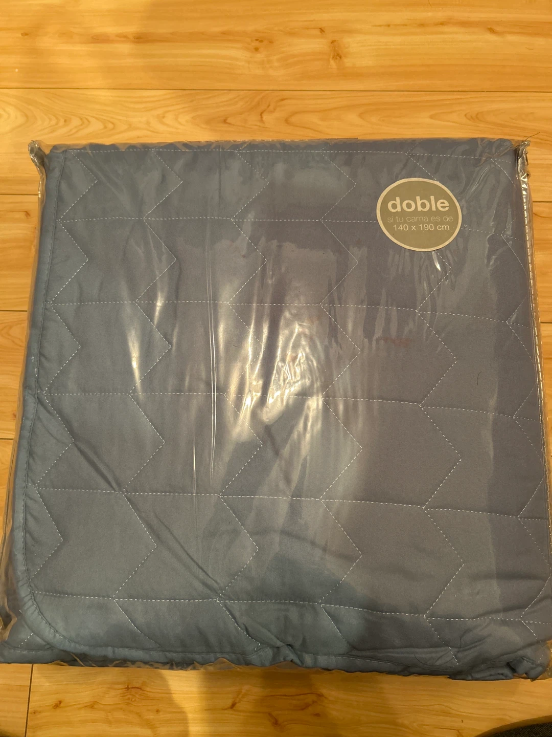 Double bed size quilted cover