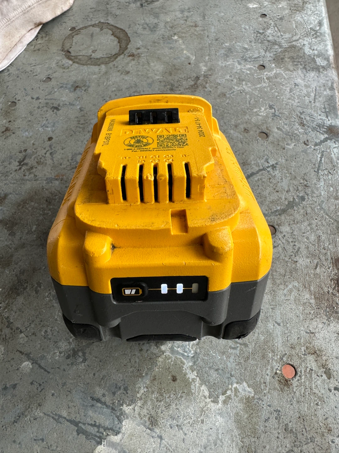 DeWalt 8 Ah XR battery - photo 2