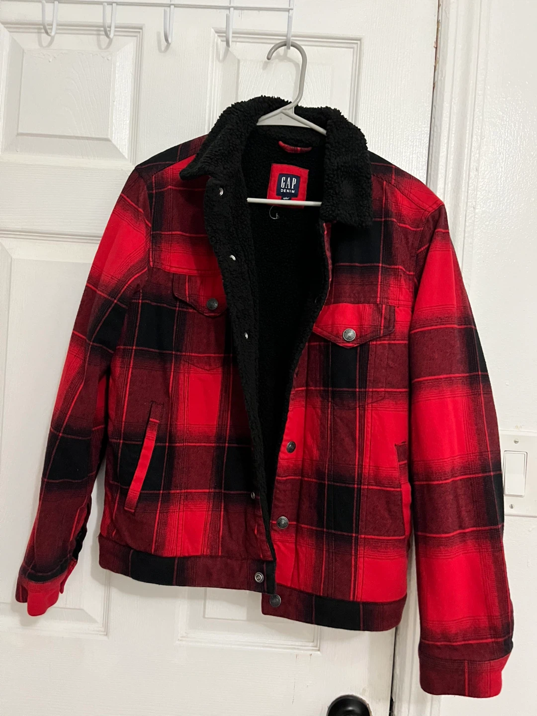 Gap Denim Rojo muy negro  talla small
