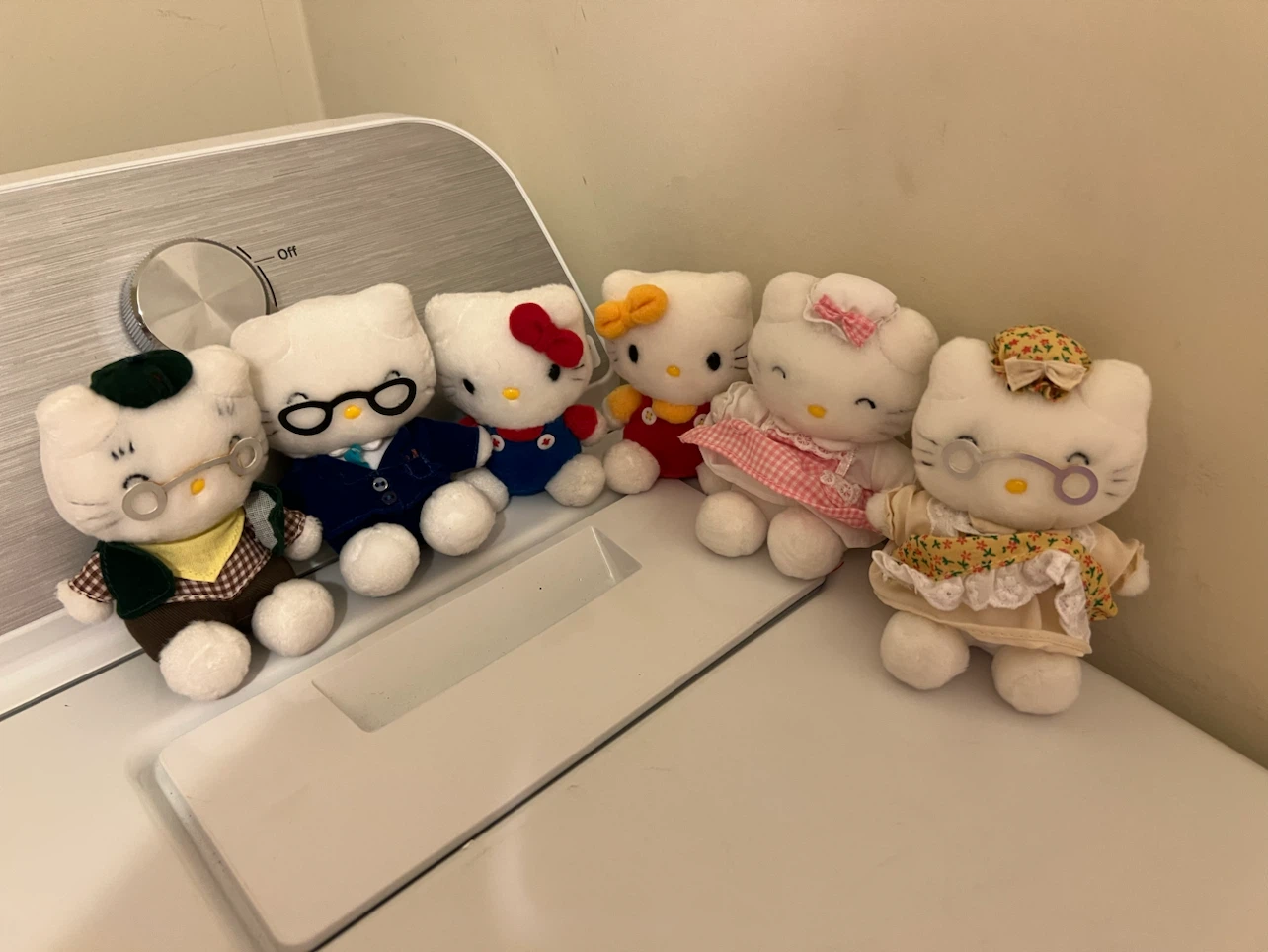 Vintage Hello Kitty 25th Anniversary Plush Family Set