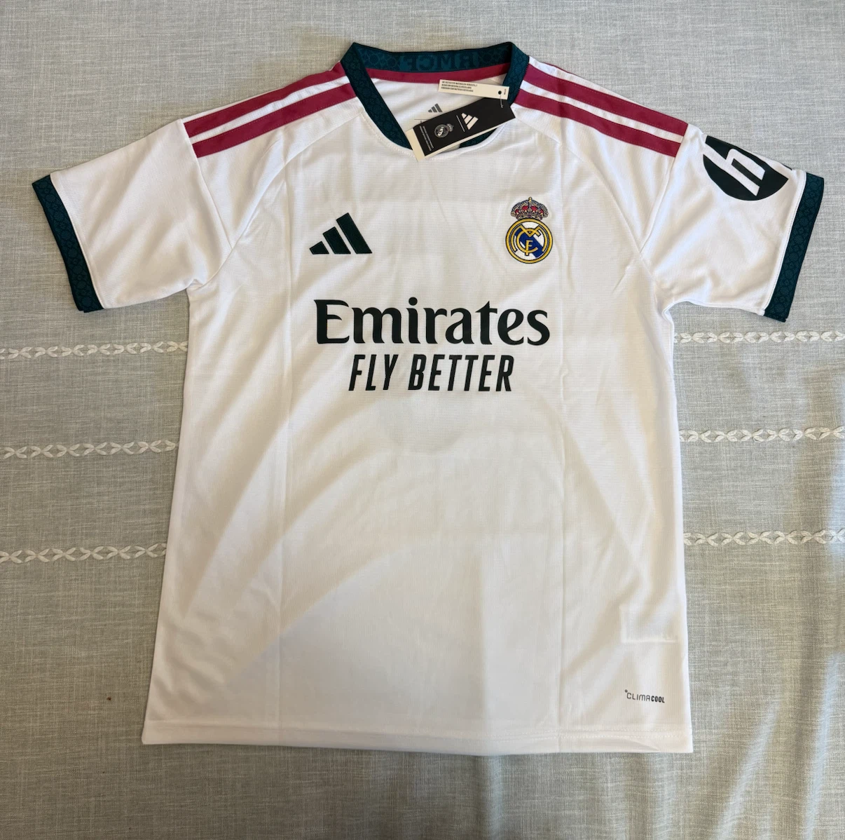 26/27 Real Madrid Kit Men’s Size M - photo 2