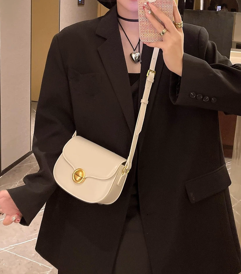 Small Cream Shoulder Bag with Gold-Tone Hardware - photo 4
