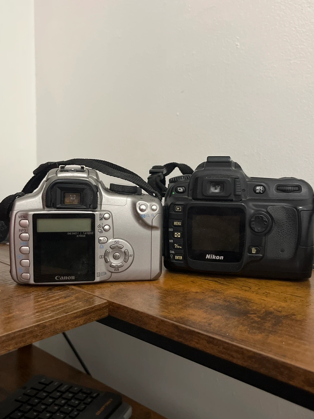 Canon and Nikon DSLR Camera - photo 2