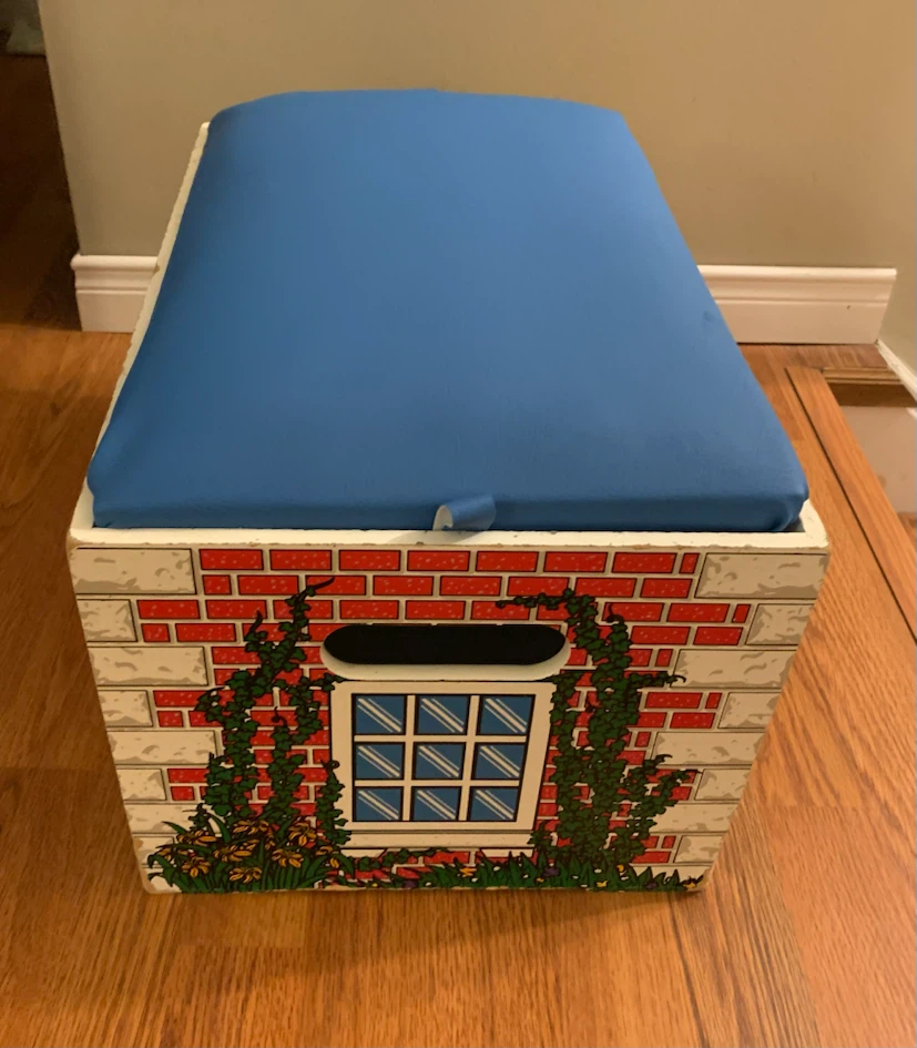 Vintage Thomas the train & Elsbridge Station Storage Toy Box - photo 3