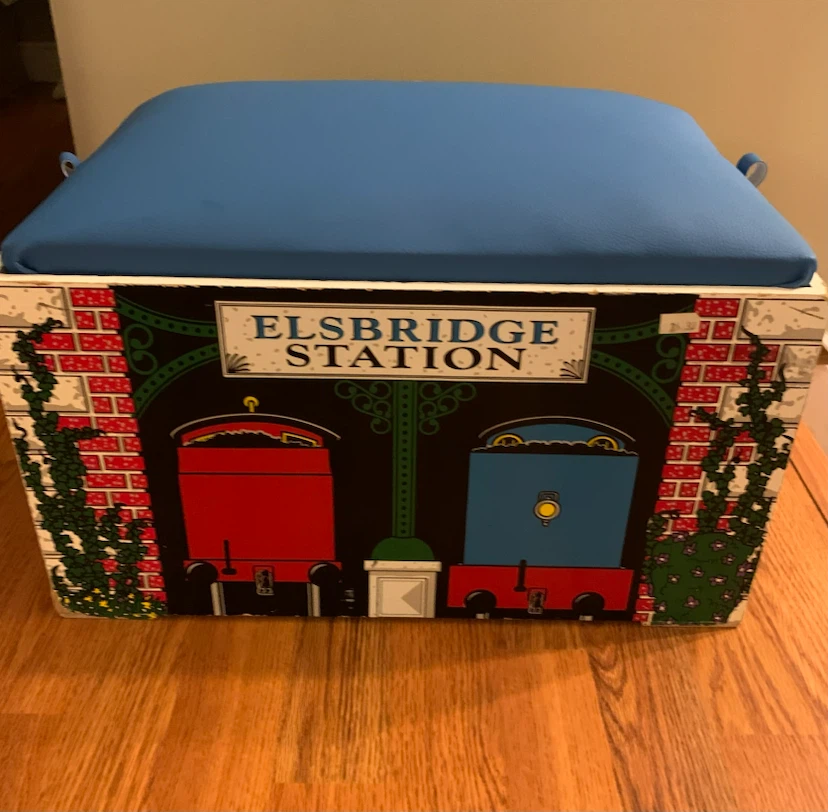 Vintage Thomas the train & Elsbridge Station Storage Toy Box - photo 4