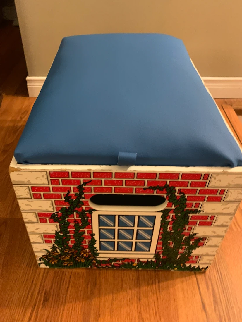 Vintage Thomas the train & Elsbridge Station Storage Toy Box - photo 5