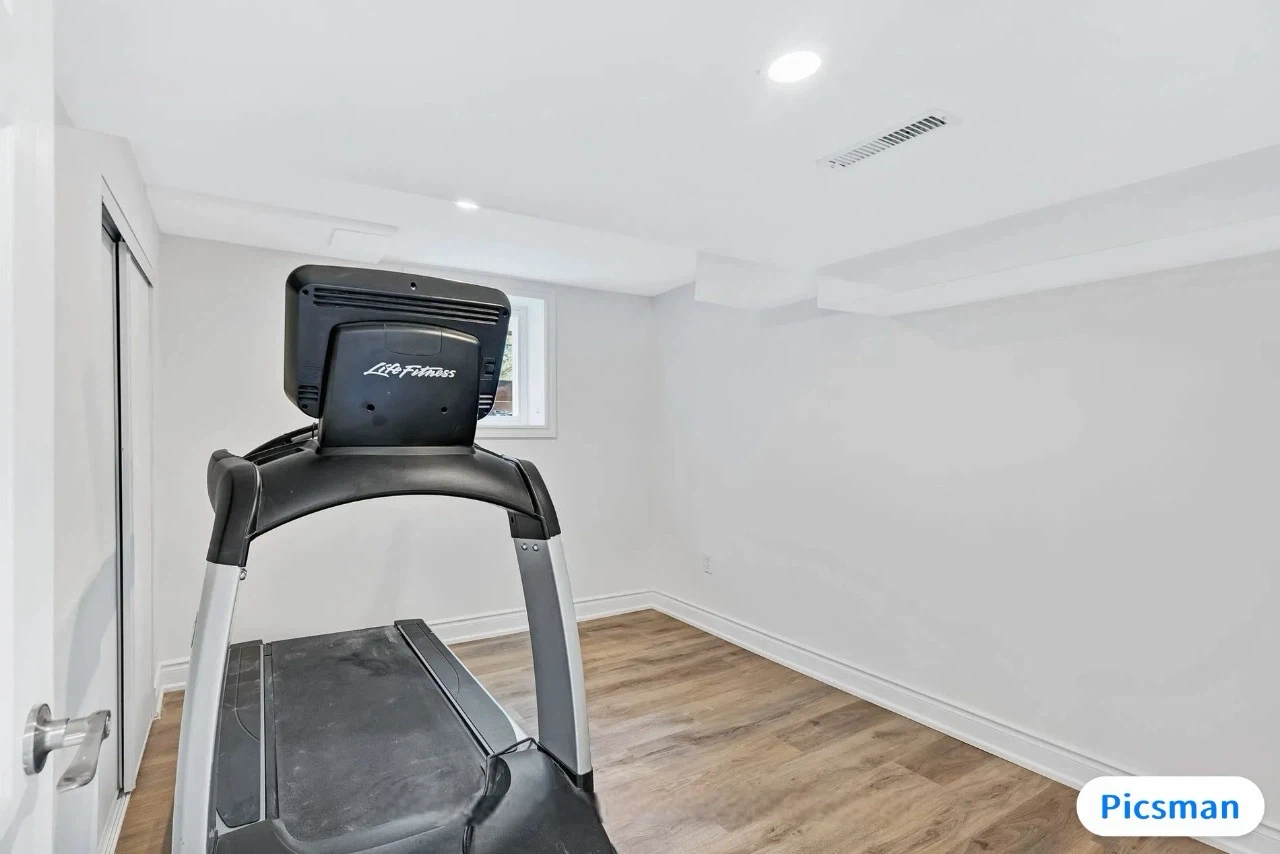 2 bedroom walkout basement apartment near Port Union - photo 5