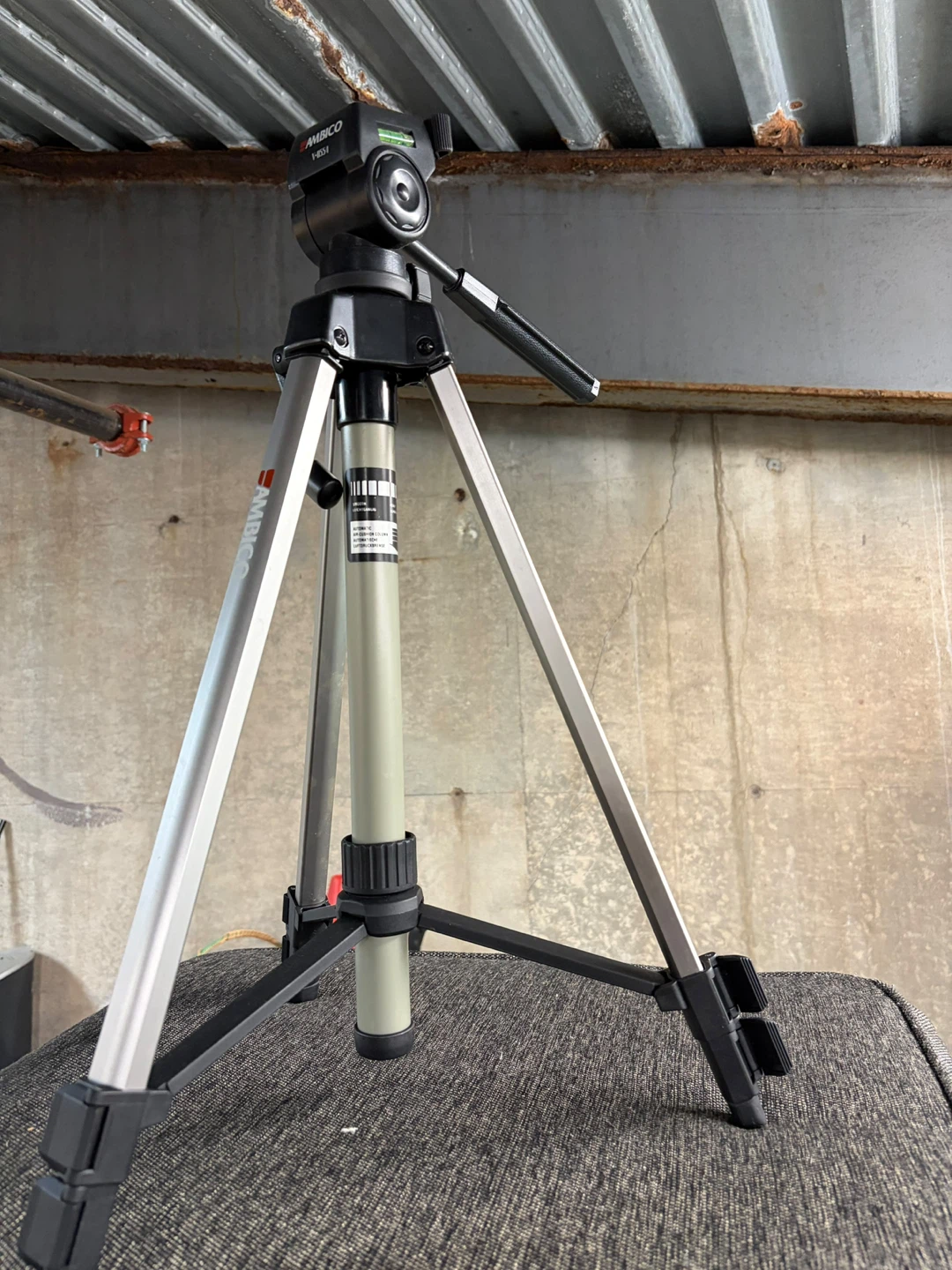 Ambico V-0551 Tripod