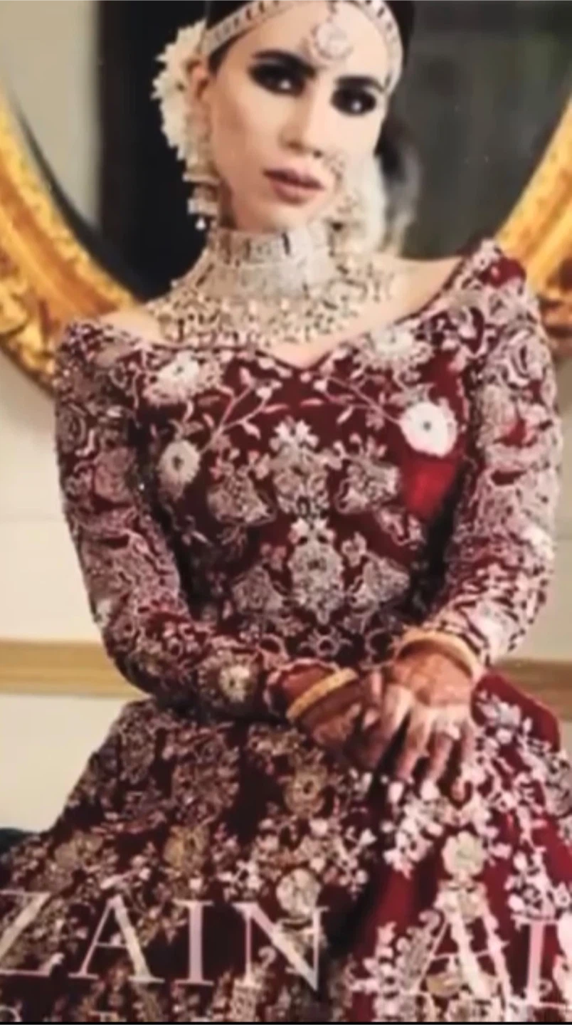 Designer (Sabyasachi) Red Velvet Bridal Lehenga - photo 2