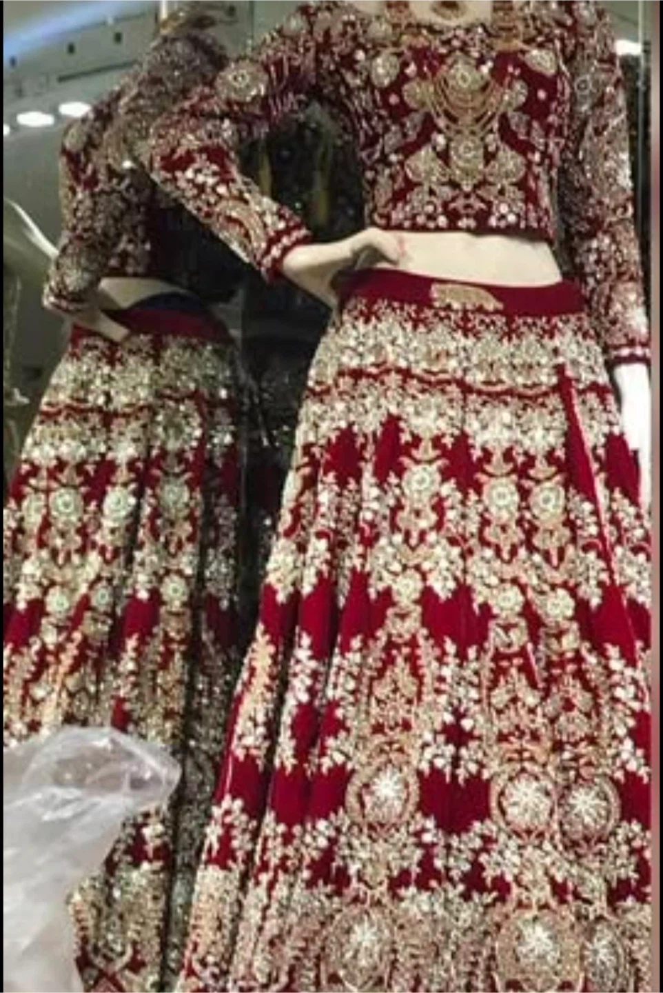 Designer (Sabyasachi) Red Velvet Bridal Lehenga - photo 3