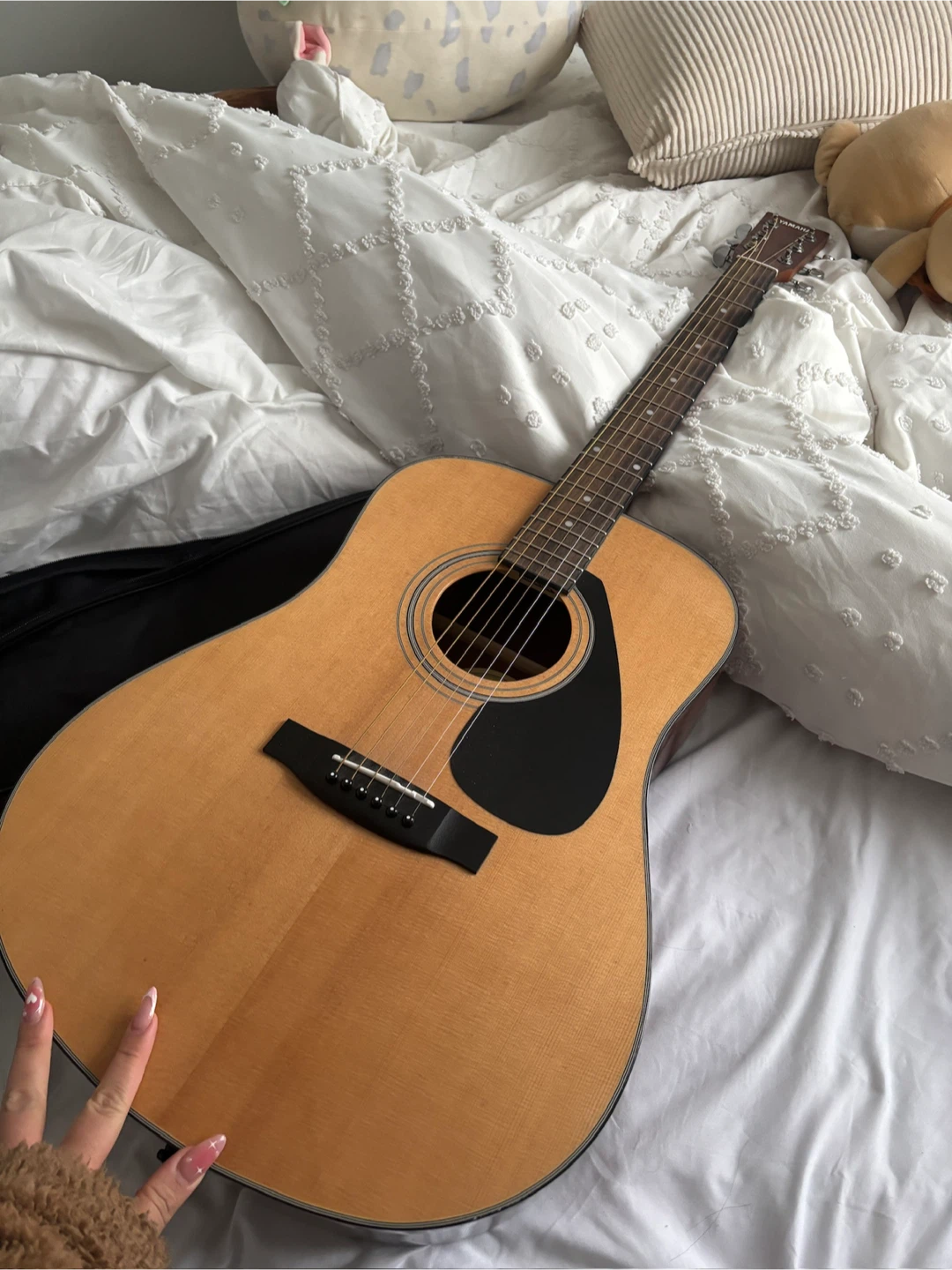 Yamaha F325D Guitar