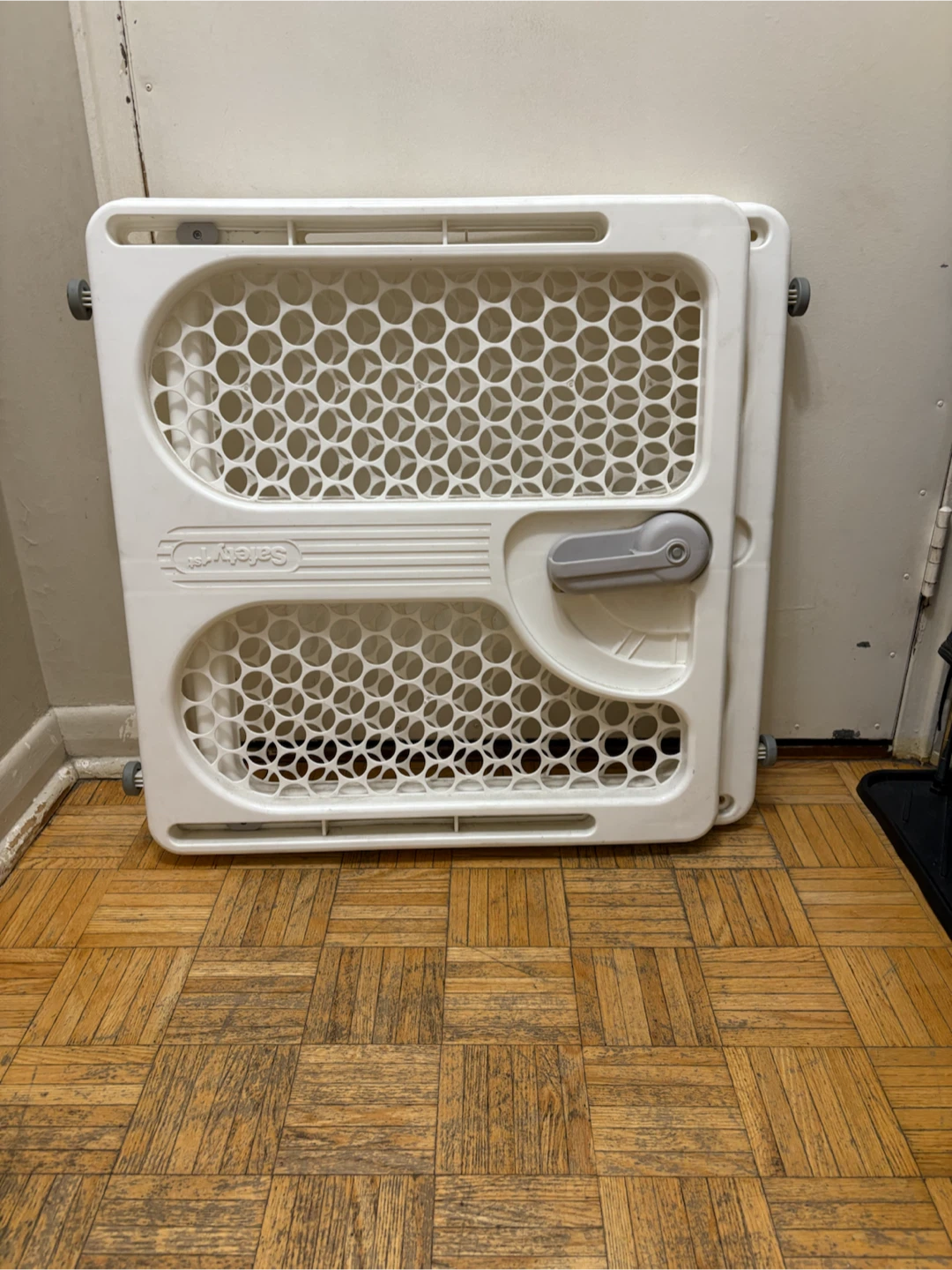 Safety 1st White Baby Gate