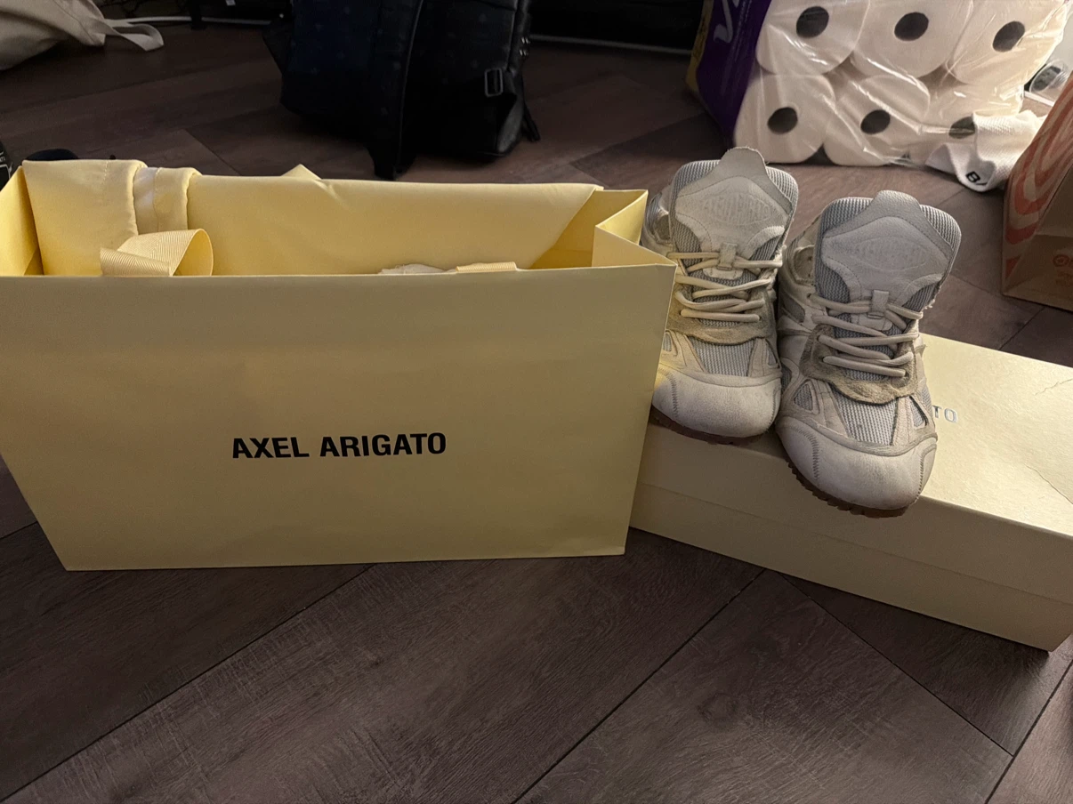 Axel Arigato Sneakers size 10 (retail 450) i can clean them up