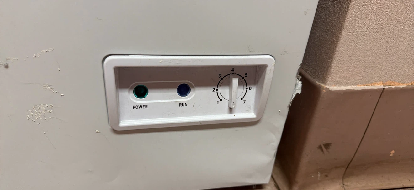 Frigidaire Mini Deep Freezer - photo 3