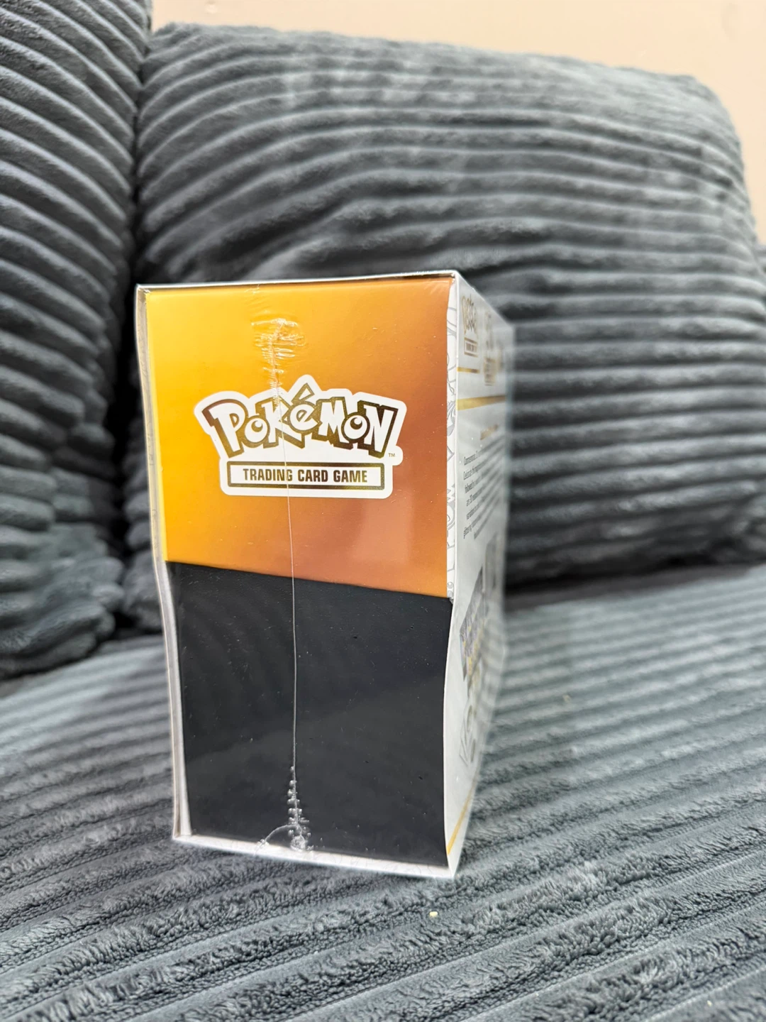 Pokémon TCG 30th Celebration Elite Trainer Box - photo 3