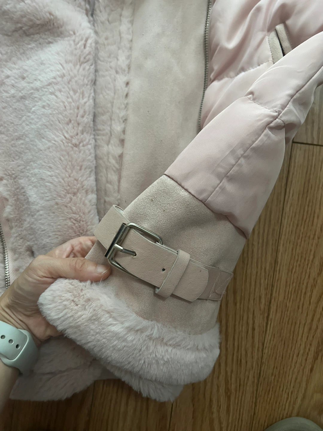 Light pink faux-shearling trimmed winter jacket - photo 5