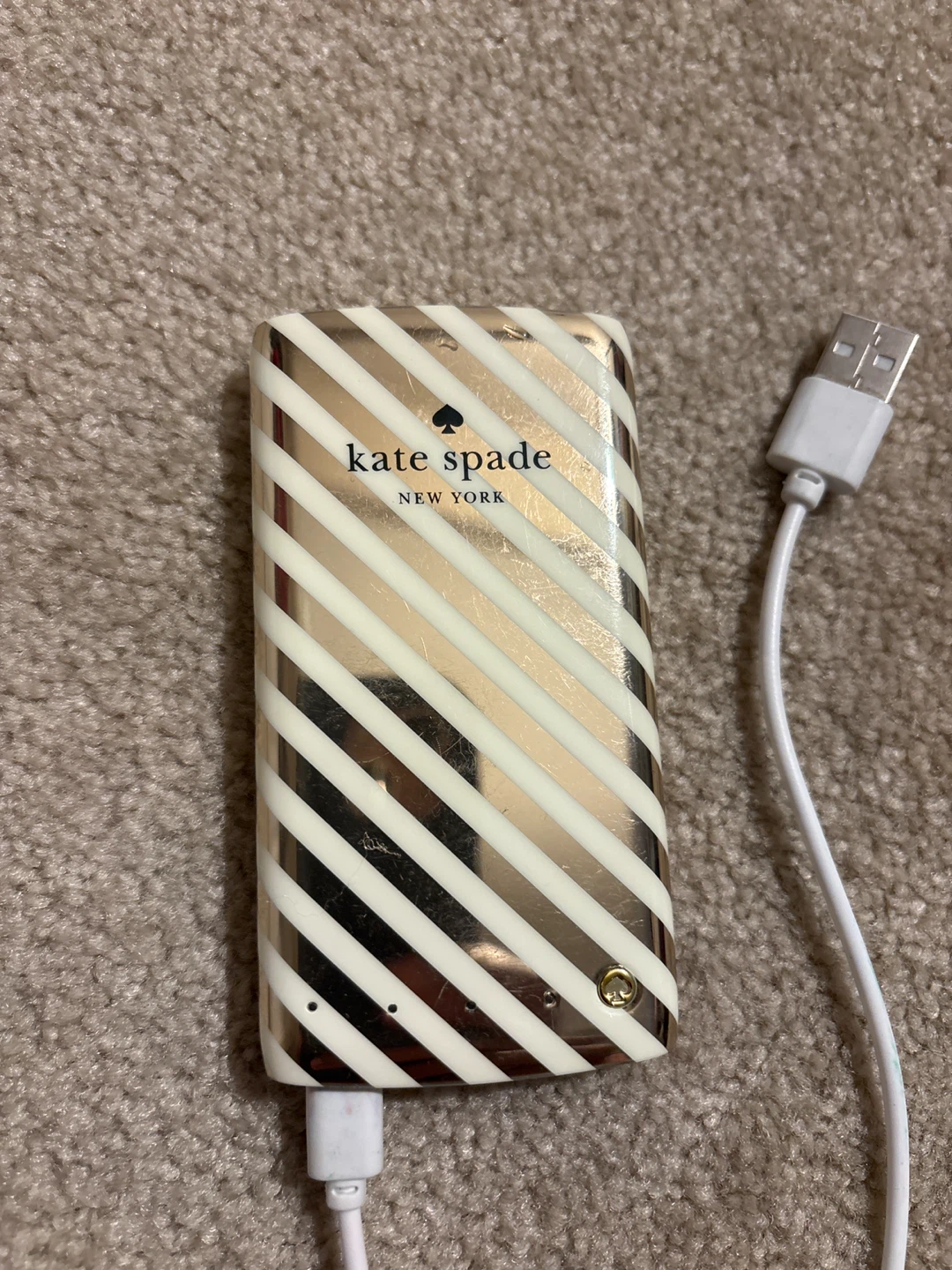 Kate Spade New York portable power bank brand new - photo 2