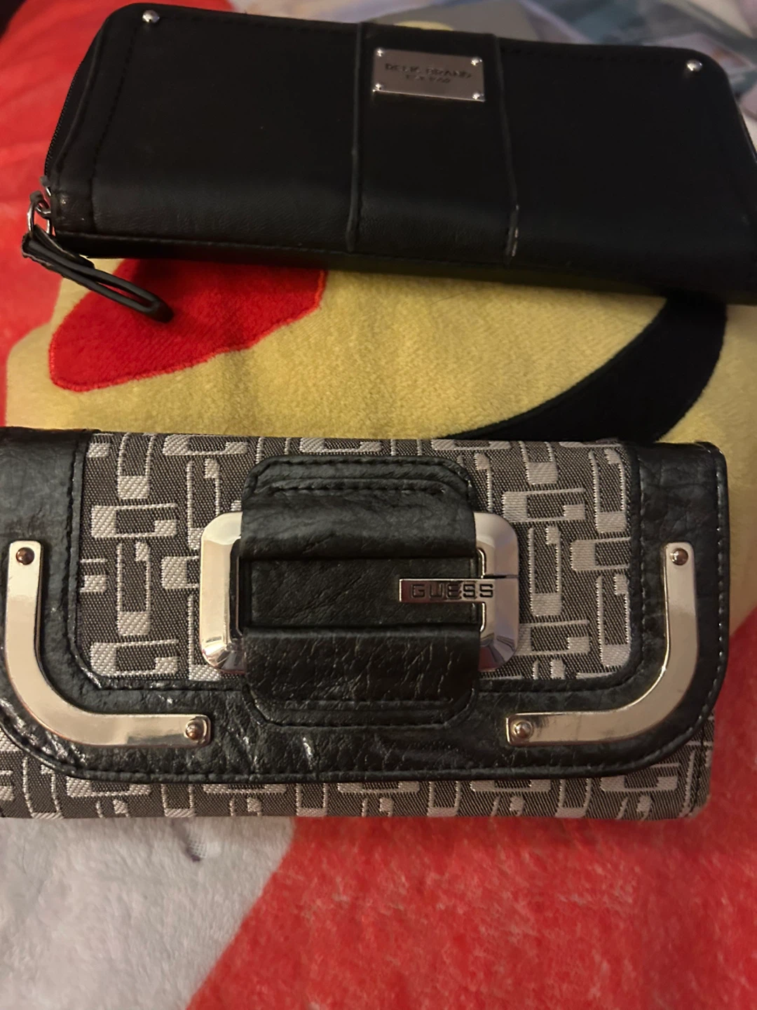 Guess women’s wallet