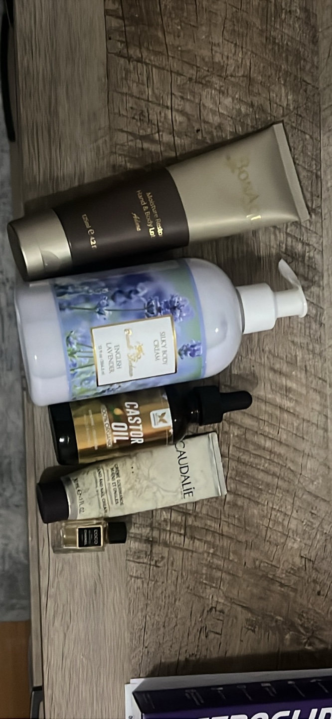 Set of 5 skincare and body care items - photo 2