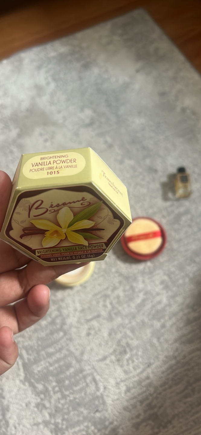 Besame Brightening Vanilla Face Powder