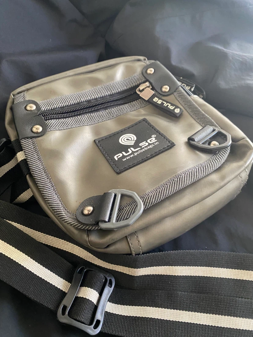Pulse crossbody bag