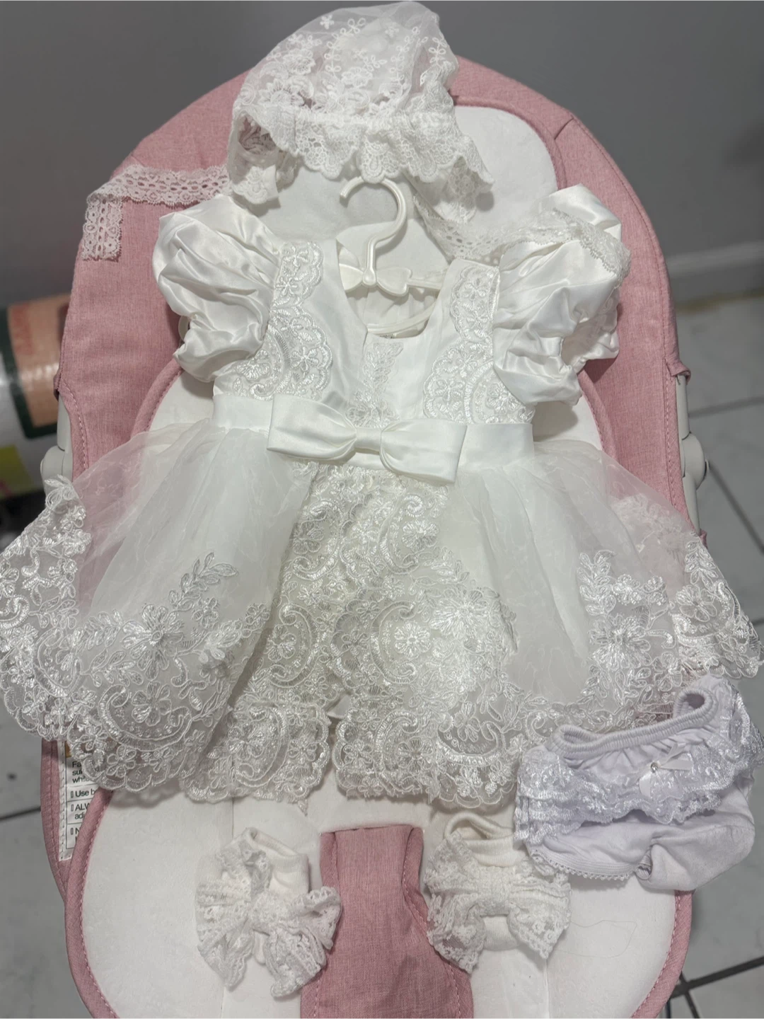 Vestido religioso talla 3-6 meses incluye medias gorro  interior