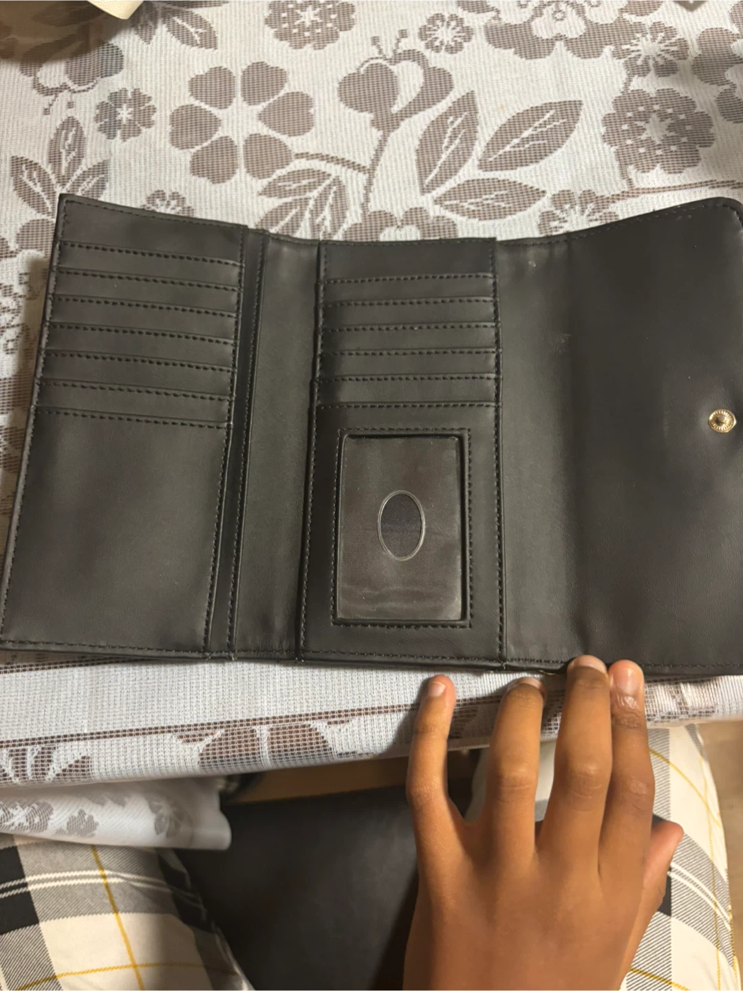 Guess Black Chevron Wallet - photo 2