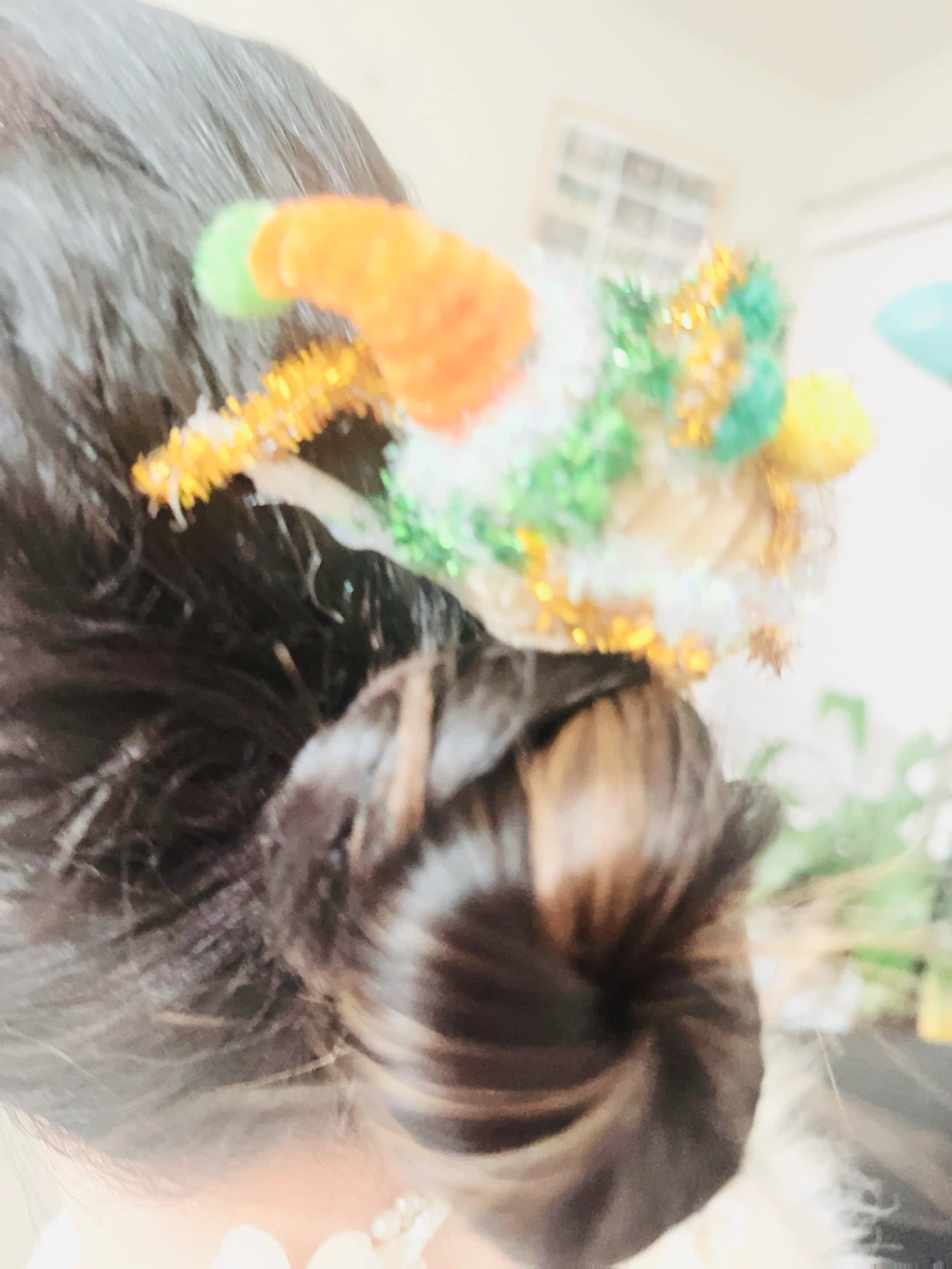 Festive decorative hair clip - photo 2