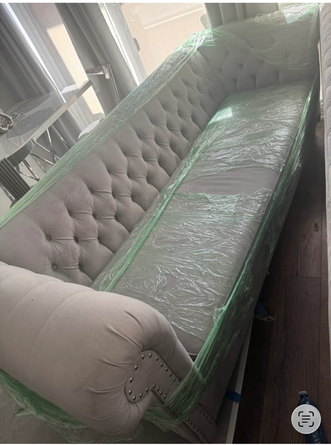 Grey Velvet tufted chesterfield sofa. - photo 2