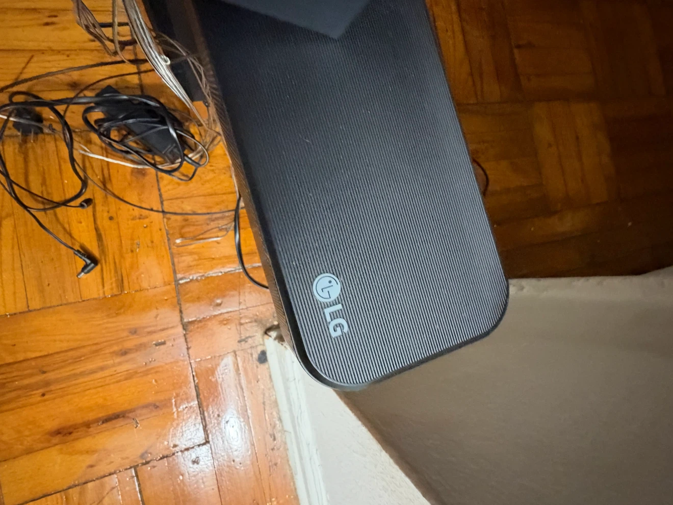 LG Soundbar System with Subwoofer and Speakers - photo 2