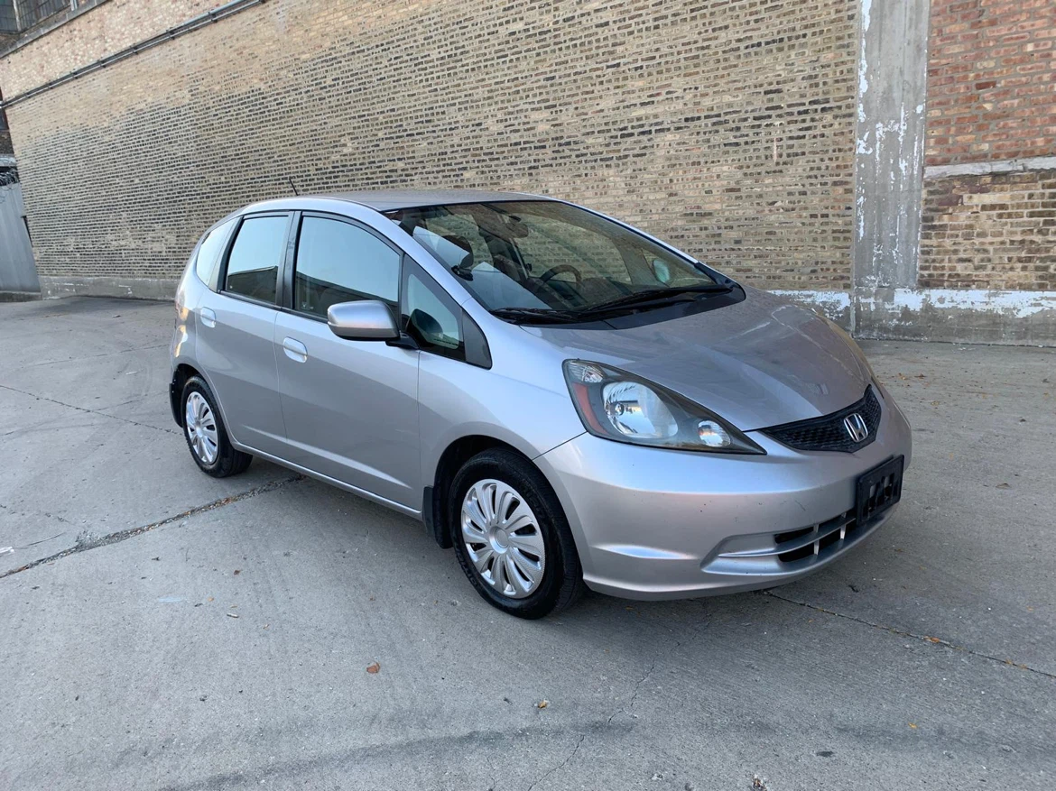 2013 Silver Honda Fit hatchback con 177 mil millas