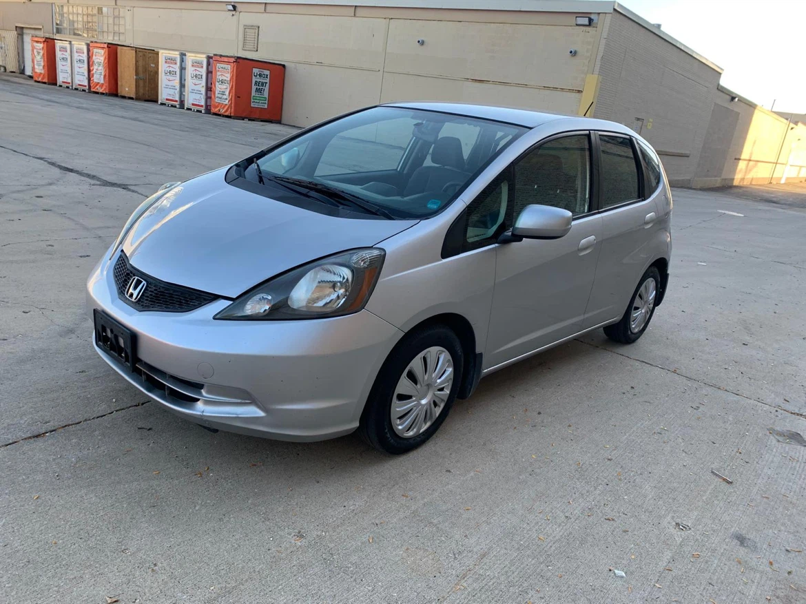 2013 Silver Honda Fit hatchback con 177 mil millas - photo 2