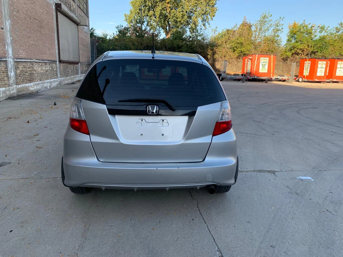 2013 Silver Honda Fit hatchback con 177 mil millas - photo 4