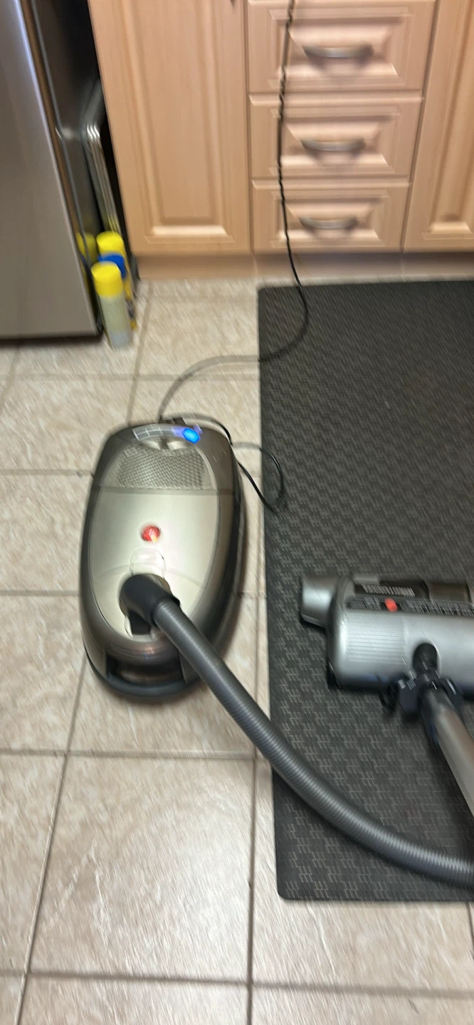 Hoover WindTunnel Canister Vacuum - photo 2