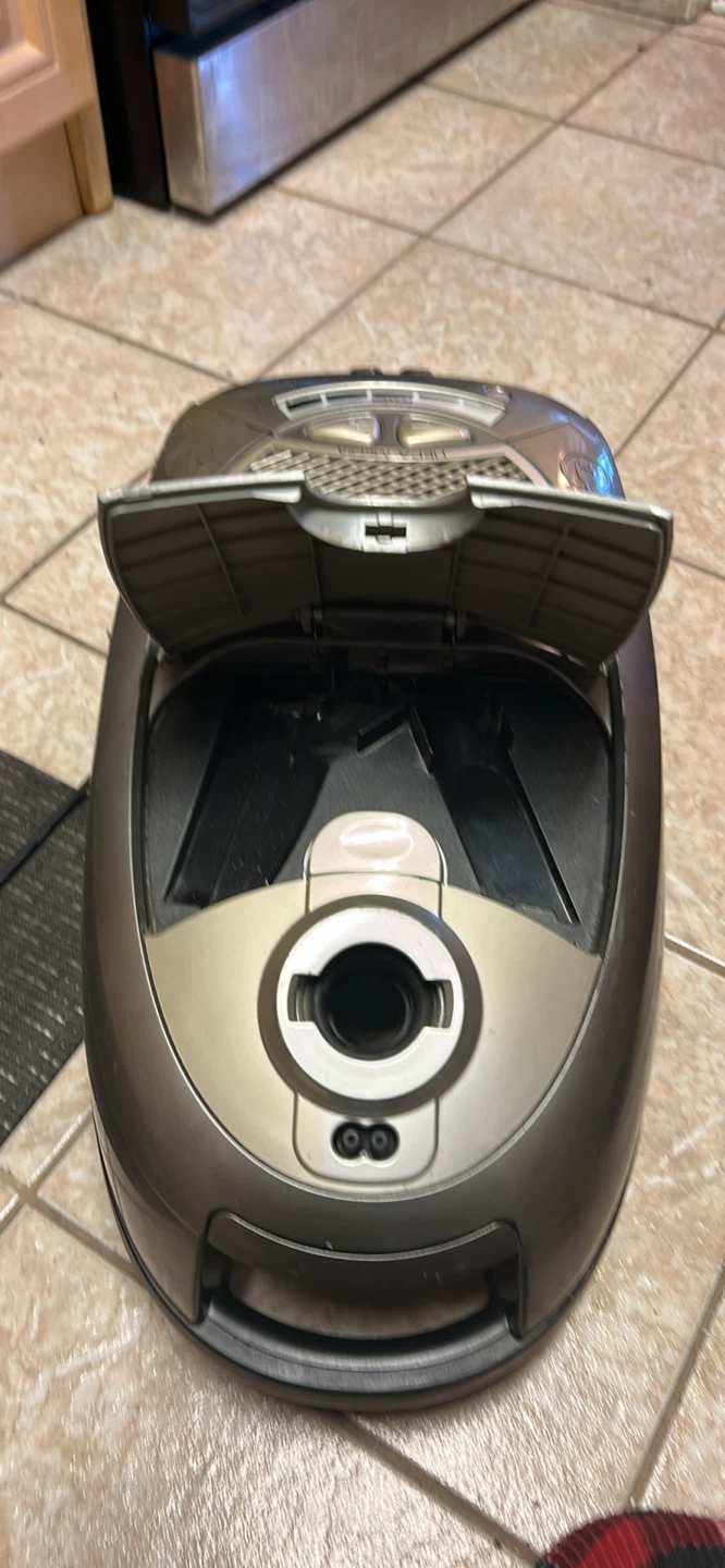 Hoover WindTunnel Canister Vacuum - photo 3