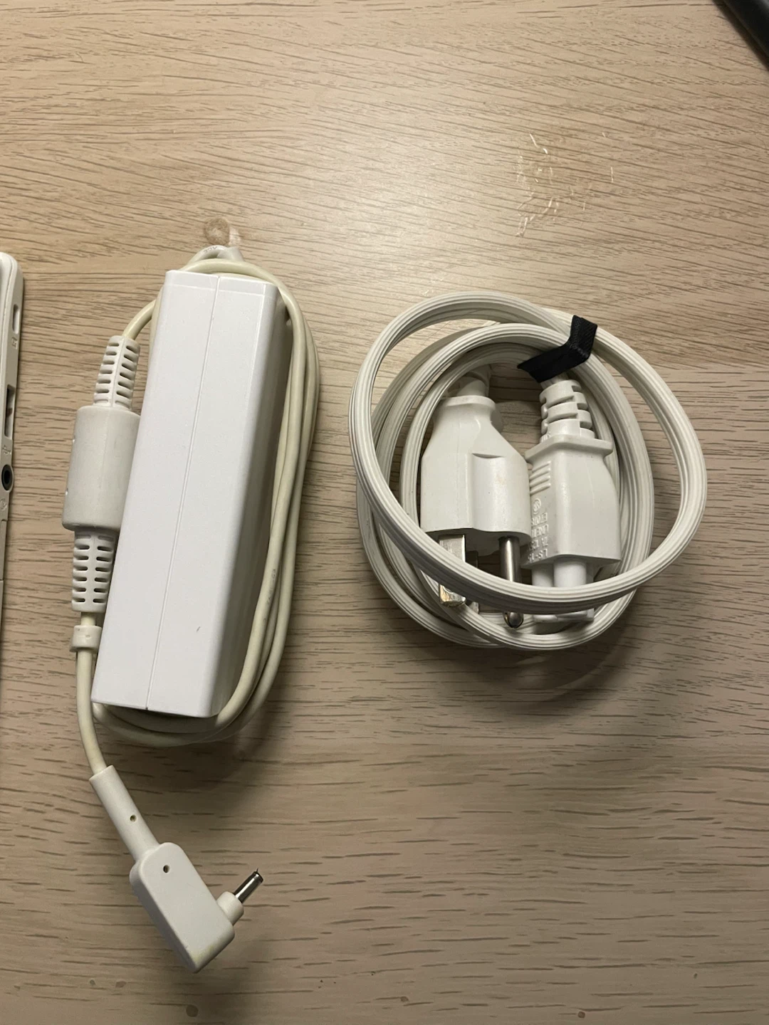 Acer Chromebook with Power Adapter and Lenovo Mouse - photo 3