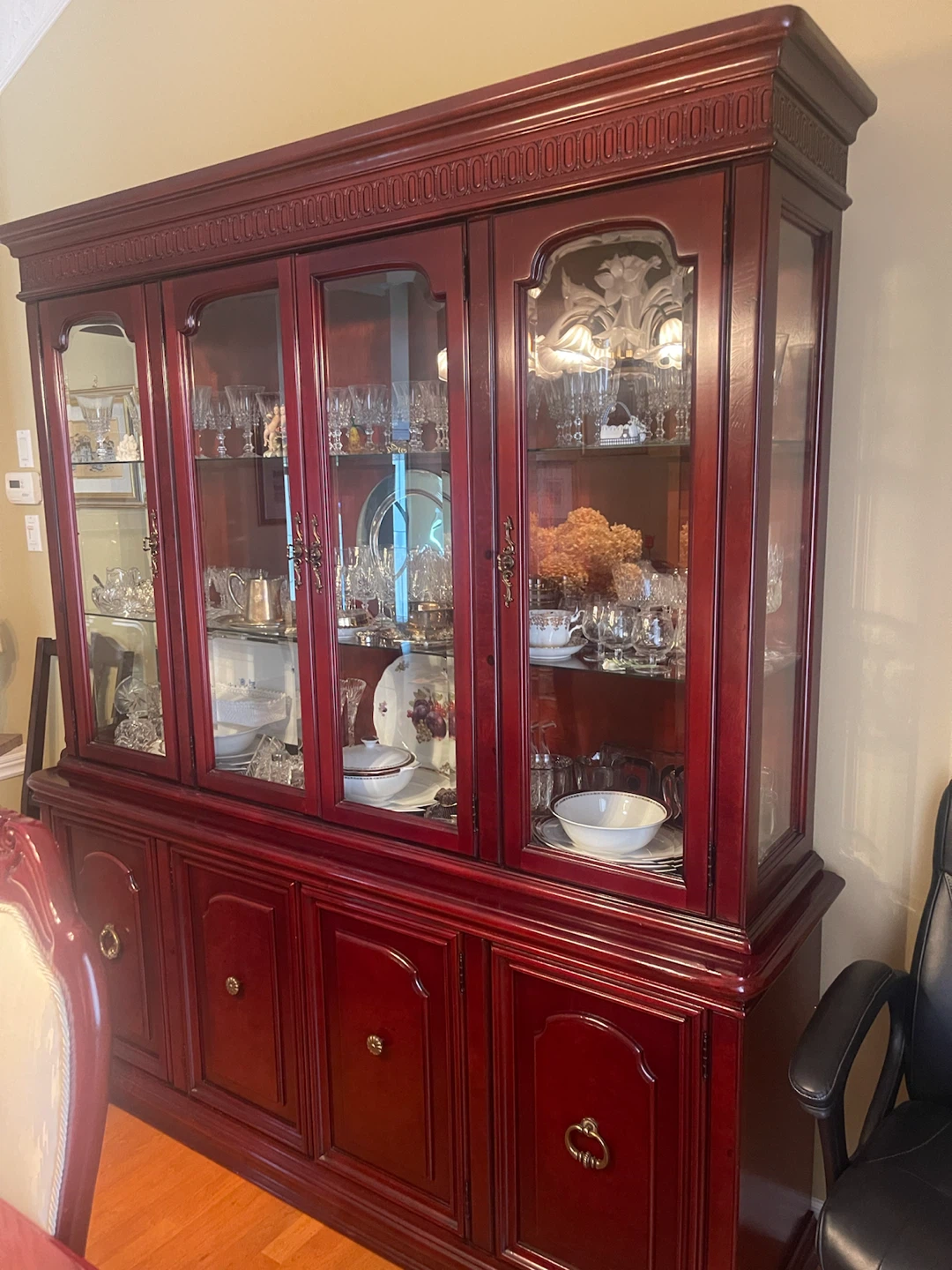 Solid wood mahogany dining room with 6 chairs and sideboard