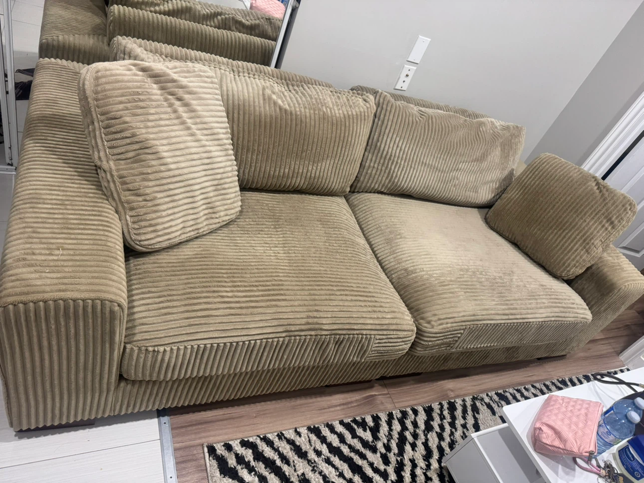Couch - photo 3
