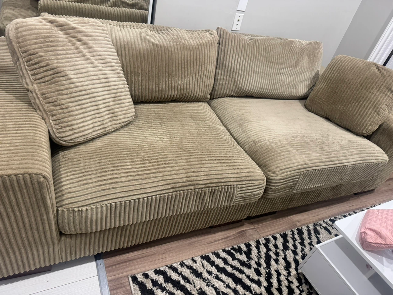 Couch - photo 4