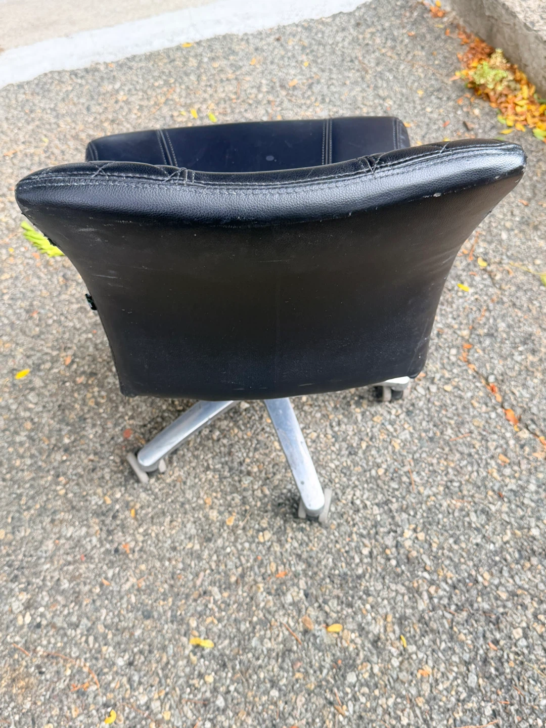 Black Quilted Office Chair - photo 2