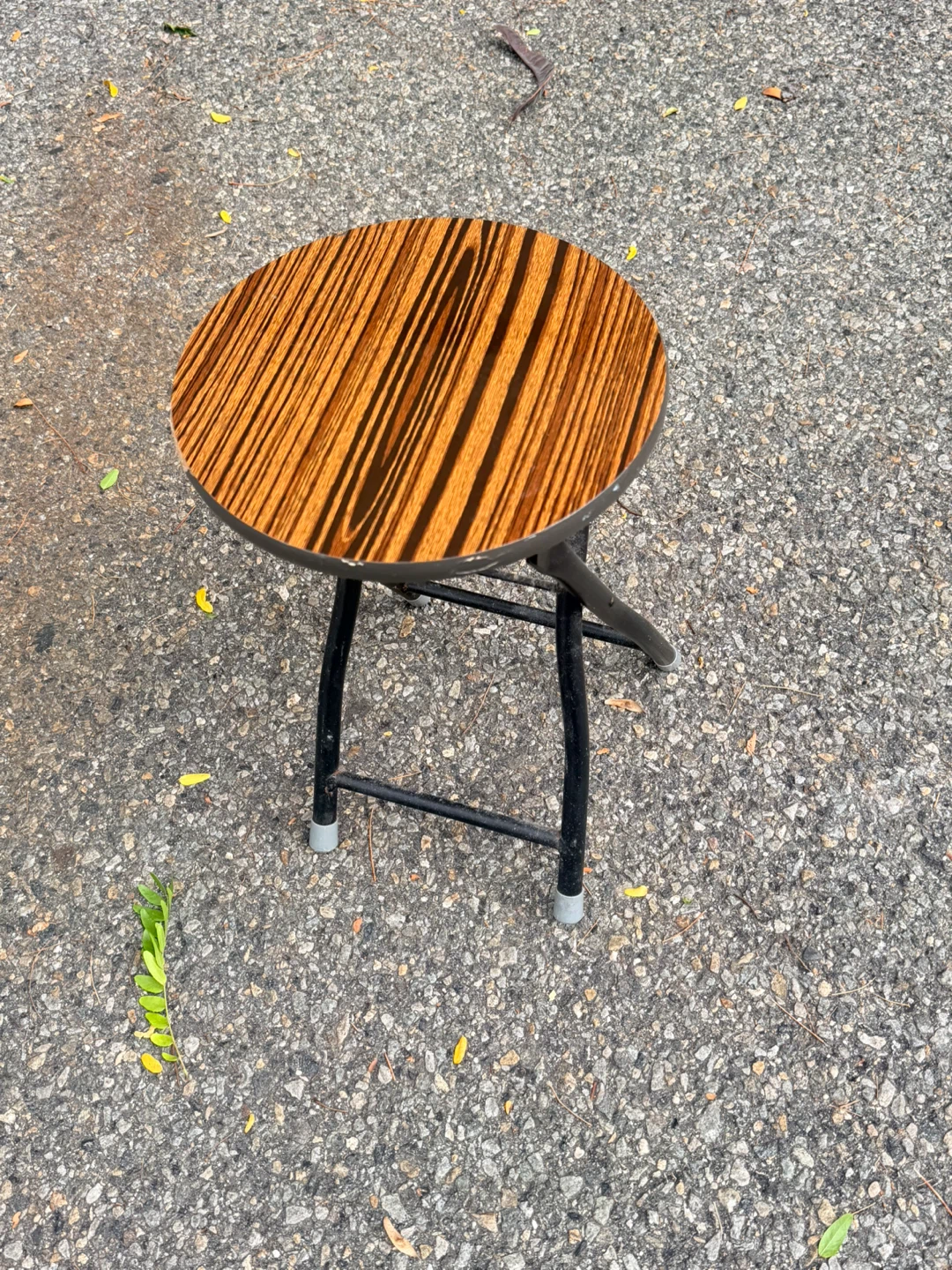 Foldable Round Stool with Wood Grain Finish