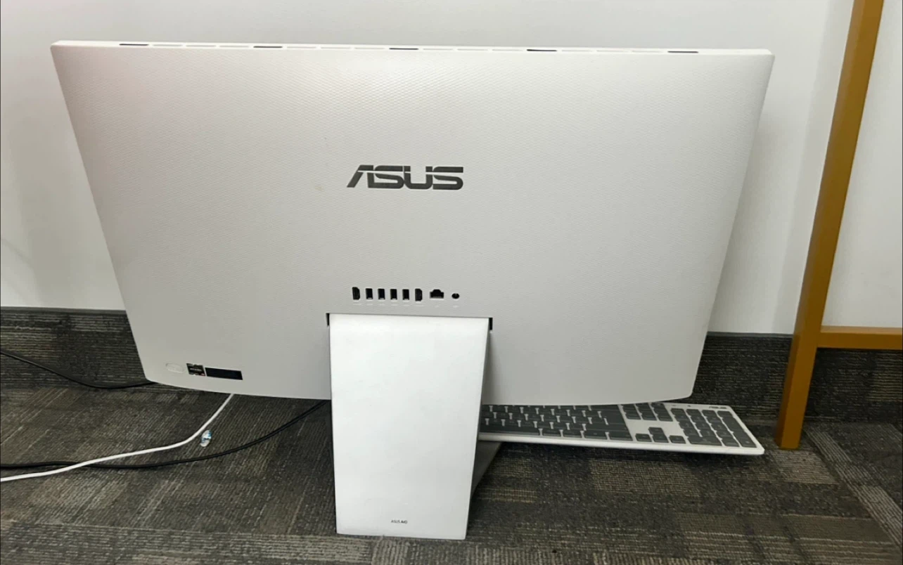 ASUS All-in-One Desktop Computer LIKE NEW