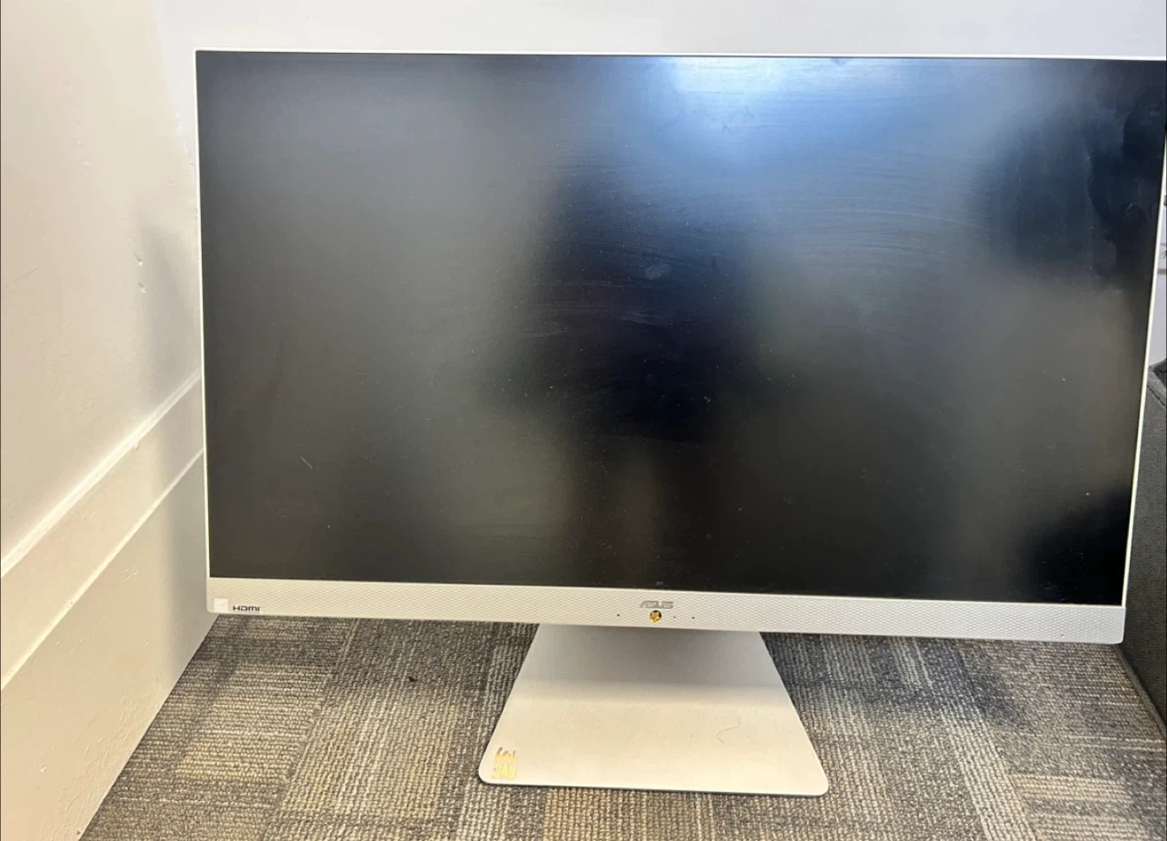 ASUS All-in-One Desktop Computer LIKE NEW - photo 2