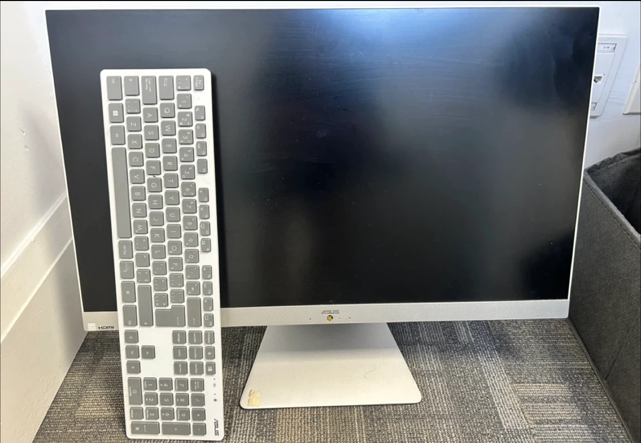 ASUS All-in-One Desktop Computer LIKE NEW - photo 3