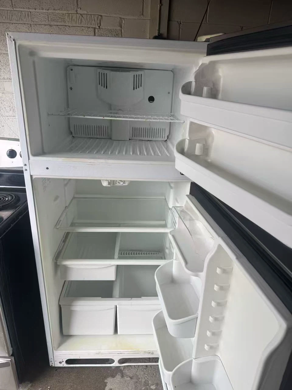 Good condition White Westinghouse fridge $150 - photo 3
